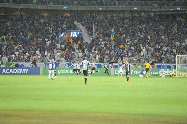 Fotos de Cruzeiro x Cear, no Mineiro, em jogo atrasado da 27 rodada do Brasileiro