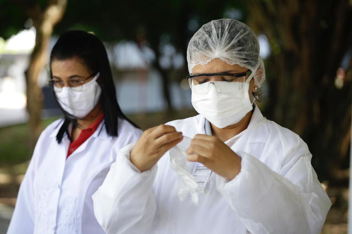 Iniciando o processo de retorno às atividades, o Sport realiza na manhã desta quinta-feira, na Ilha do Retiro. a testagem em todo o corpo de profissionais que terão acesso ao CT. Serão 93 exames da Covid-19 para jogadores, comissão técnica, funcionários e staff.