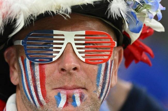 Torcedores no Estdio Al Thumama, em Doha, para o duelo entre Frana e Polnia, pelas oitavas de final da Copa do Mundo.