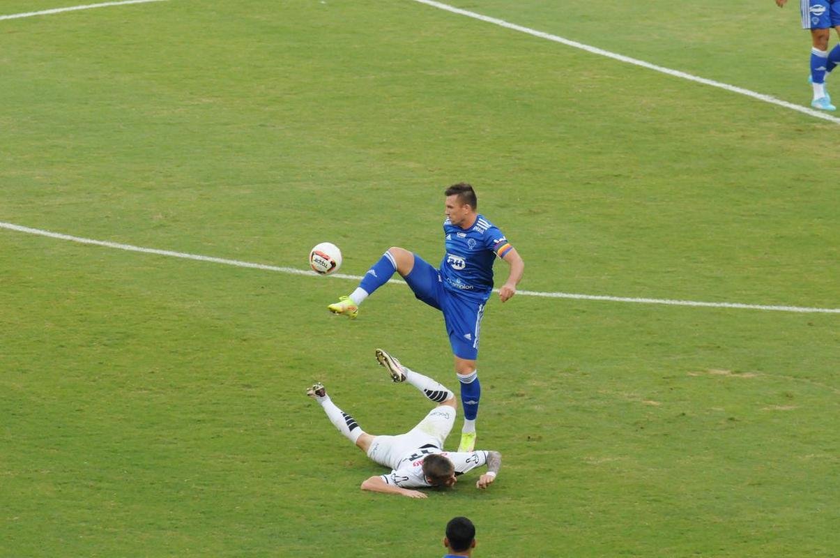 Fotos do jogo entre Cruzeiro e Ponte Preta, no Mineiro, em Belo Horizonte, pela 13 rodada da Srie B do Brasileiro