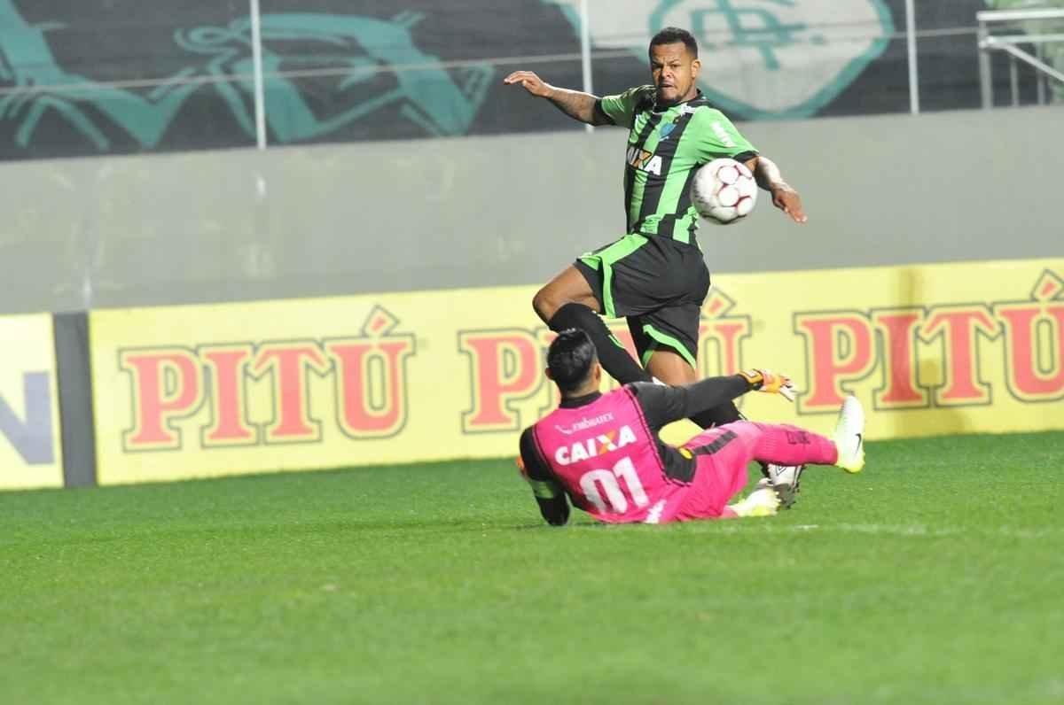 Imagens da partida entre Amrica e Cricima, no Independncia, pela Srie B do Brasileiro