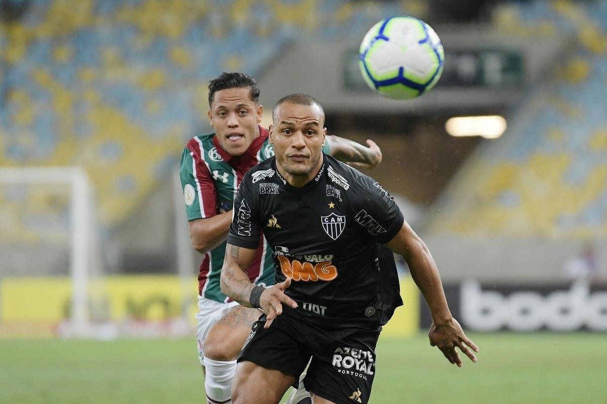 Patriic marcou gol contra e deixou o Fluminense em vantagem no Maracan
