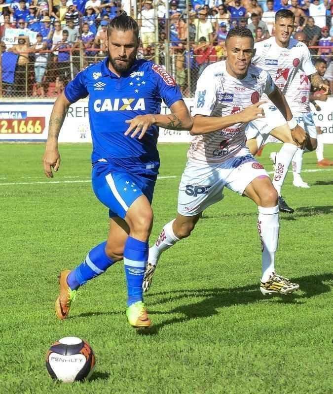 Fotos da vitria do Cruzeiro sobre o Amrica, em Tefilo Otoni, pelo Campeonato Mineiro