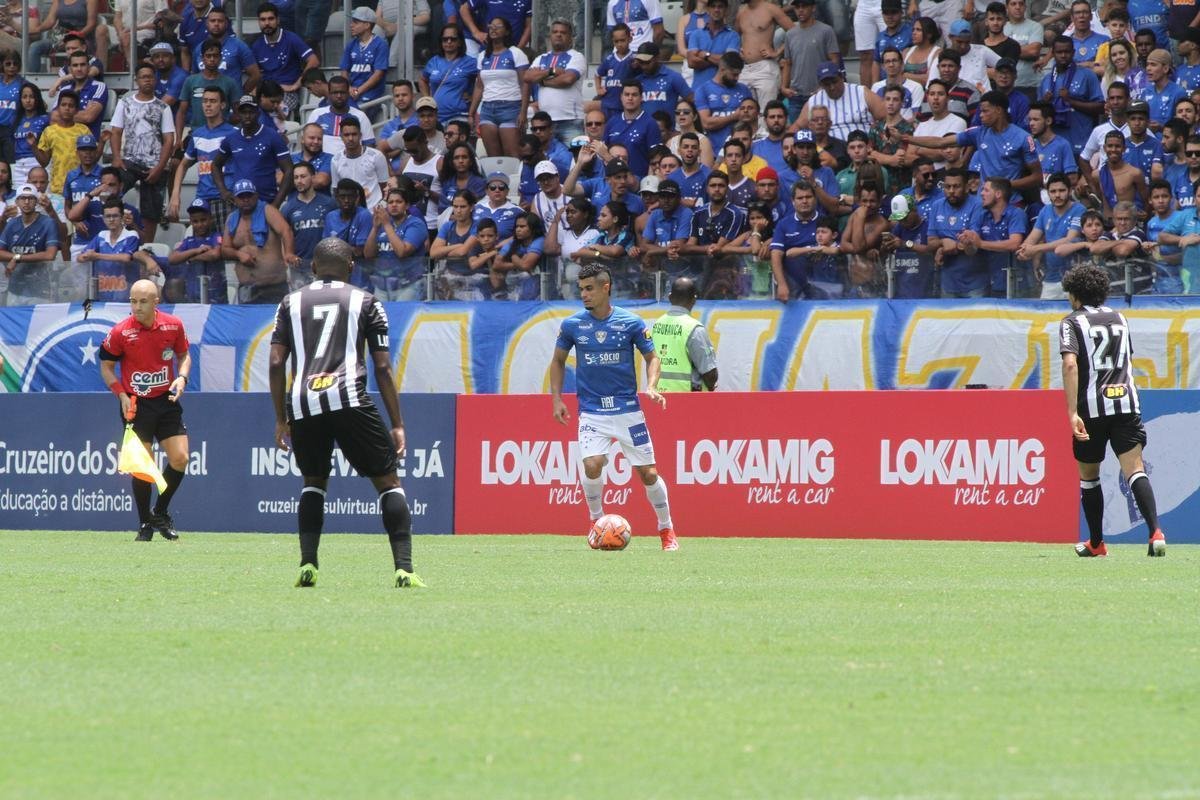 Fred abriu o placar para o Cruzeiro aos 15 minutos do segundo tempo em cobrana de pnalti