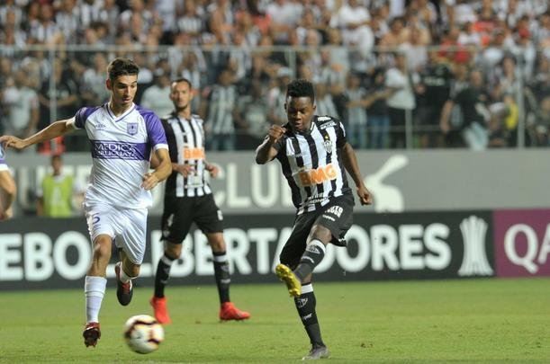 Lances do primeiro tempo do duelo entre Atltico e Defensor, pela terceira fase da Copa Libertadores