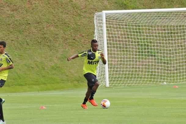 Na Cidade do Galo, atletas foram comandados por Diego Aguirre em primeiro treino do ano