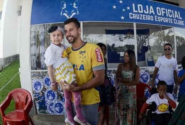 A Casa de Acolhida Padre Eustquio (CAPE) e a Associao Unificada de Recuperao e Apoio (AURA) levou crianas e adolescentes que esto em tratamento contra o cncer  Toca da Raposa II