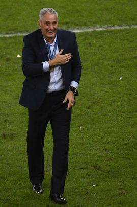 Seleção Brasileira derrota Peru por 3 a 1, conquista Copa América e ergue a taça no Maracanã; veja as fotos da festa do Brasil