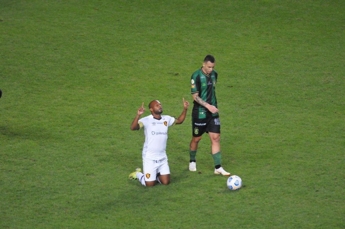 Amrica e Sport se enfrentaram nesta segunda-feira (19), no Independncia, em Belo Horizonte, em partida vlida pela 12 rodada do Brasileiro