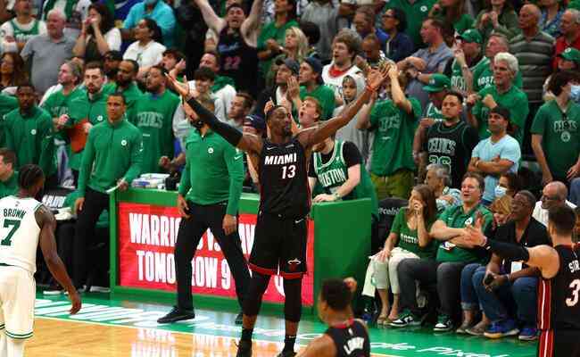Bam Adebayo, pivô do Miami Heat, foi o destaque da vitória sobre o Boston Celtics