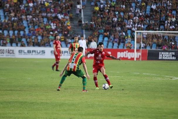 Em partida no Castelo, em So Lus, o Nutico conseguiu administrar sua vantagem, obtida nos Aflitos, em vitria por 3 a 1, e conquistou o ttulo ao empatar em 2 a 2 com o Sampaio Corra