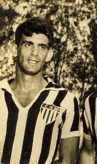 William - 330 jogos - Atuou no Atltico entre os anos de 1954 e 1964. Com a camisa alvinegra, o ex-jogador fez 330 jogos e marcou 19 gols