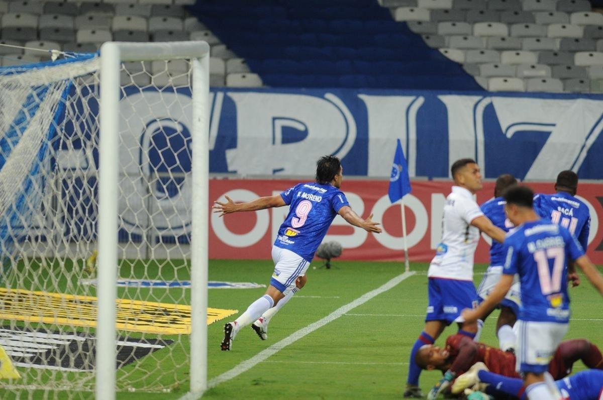 Fotos do jogo entre Cruzeiro e Paran Clube, no Mineiro, em Belo Horizonte, pela 19 rodada da Srie B do Campeonato Brasileiro