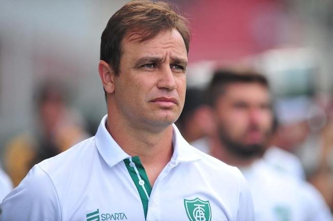 Felipe Conceio (2019/2020): 30 jogos, 16 vitrias, 9 empates, 5 derrotas (63,3% de aproveitamento)
