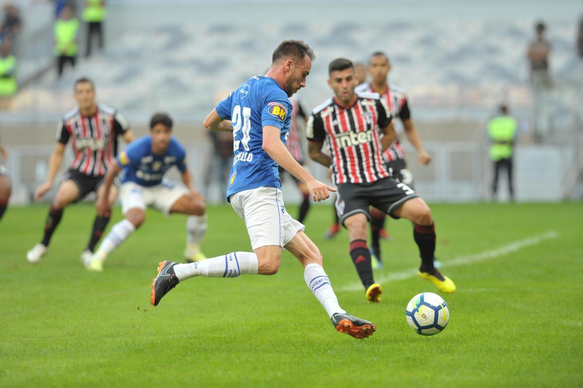 Fotos do jogo entre Cruzeiro e So Paulo