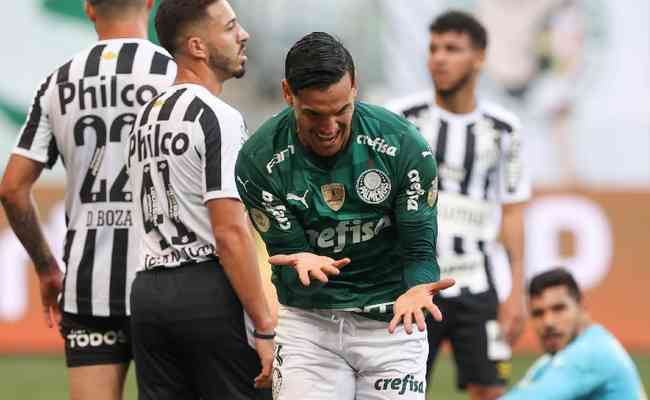 Gmez marcou o primeiro gol do Palmeiras na vitria sobre o Santos