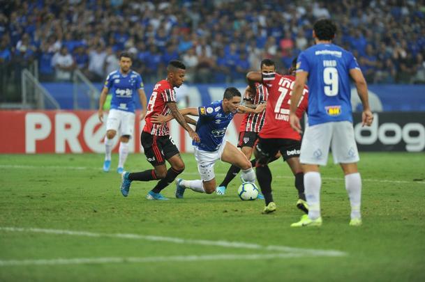 Fotos de Cruzeiro x So Paulo, no Mineiro, pela 26 rodada do Campeonato Brasileiro