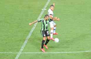 Rodolfo, de pnalti, marcou o terceiro gol do Amrica sobre a Ponte Preta