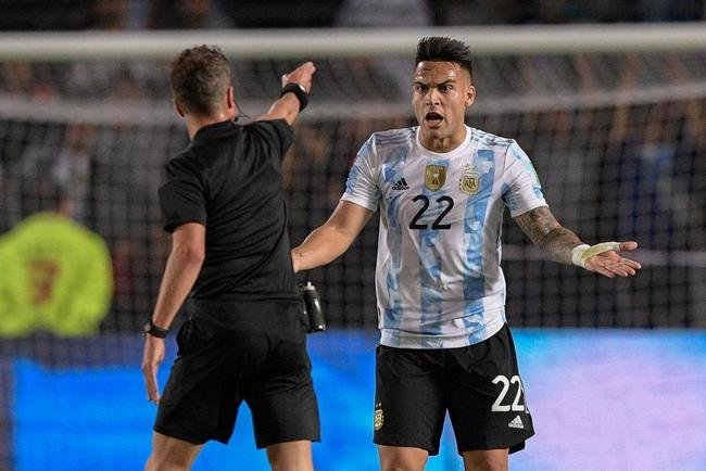 Sem Neymar, Brasil encarou a Argentina em clssico agitado pelas Eliminatrias