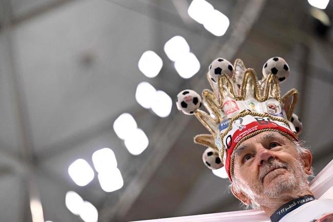 Torcedores no Estdio Al Thumama, em Doha, para o duelo entre Frana e Polnia, pelas oitavas de final da Copa do Mundo.