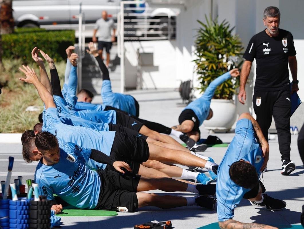 Jogadores da Seleo Uruguaia fizeram nesta sexta seu segundo treino em solo mineiro. Atletas deixaram o hotel pela manh e se dirigiram  Cidade do Galo, onde fizeram um treinamento fechado  imprensa