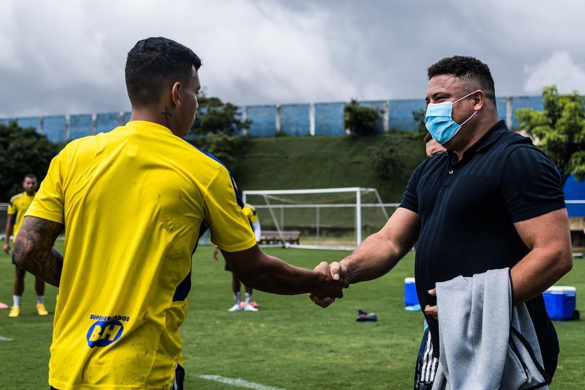 Em sua primeira visita  Toca da Raposa II, Ronaldo concedeu entrevista coletiva e teve contato com jogadores e comisso tcnica do Cruzeiro. Ele tambm se encontrou com scios da categoria Diamante.