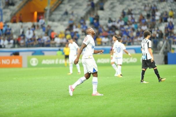 Imagens da torcida e da partida entre Cruzeiro e Santos, no Mineiro