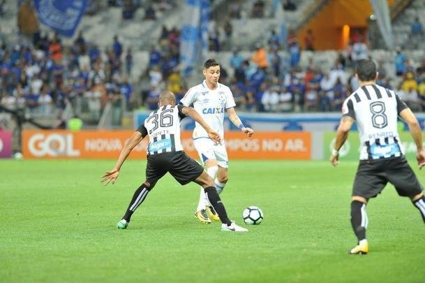 Imagens da torcida e da partida entre Cruzeiro e Santos, no Mineiro