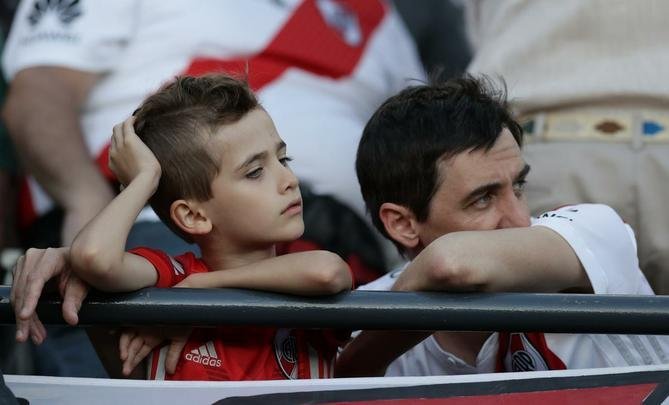 Torcedores do River Plate lotaram o Monumental e tiveram que voltar para casa frustrados