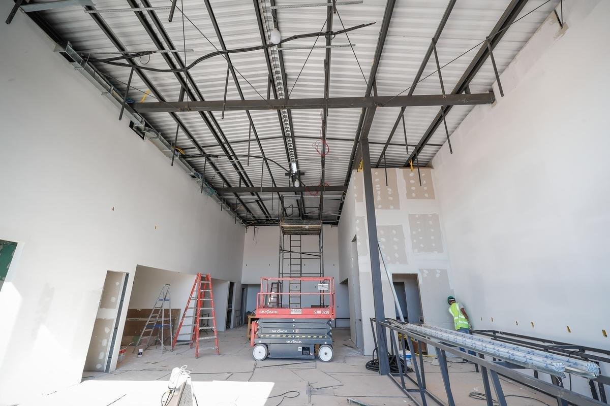 Ideia  mostrar a realidade das obras de construo do estdio do Galo
