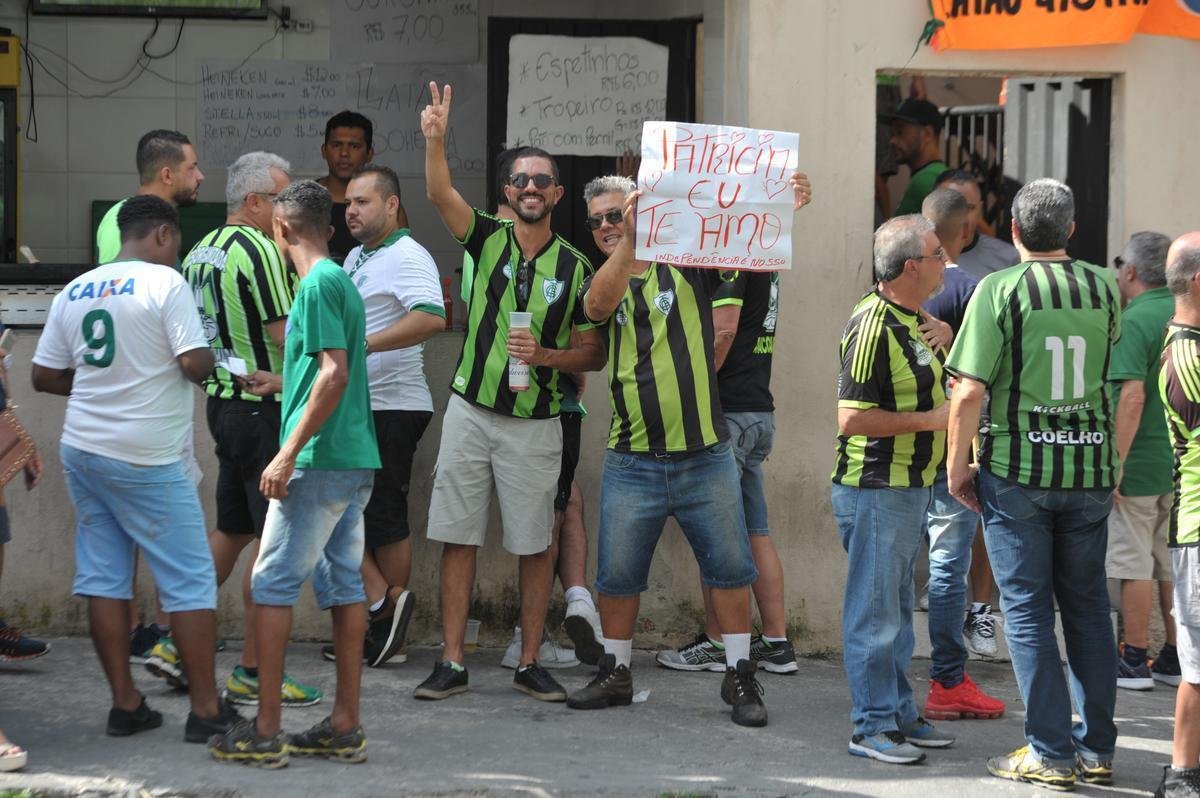 Imagens das torcidas de Amrica e Cruzeiro no clssico deste domingo, no Independncia, pela partida de ida da semifinal do Campeonato Mineiro