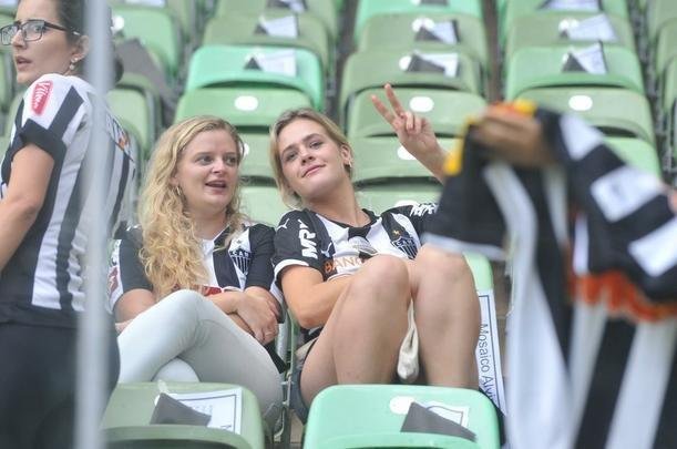 Imagens da torcida do Atltico no clssico contra o Cruzeiro, no Independncia, pelo Brasileiro 