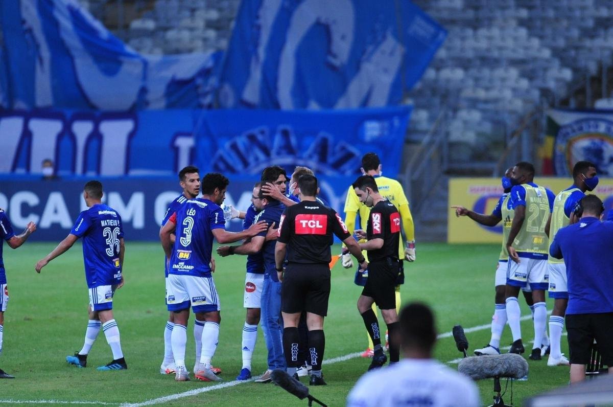 Fotos do duelo entre Cruzeiro e CRB, no Mineiro, em Belo Horizonte, pela oitava rodada da Srie B do Brasileiro