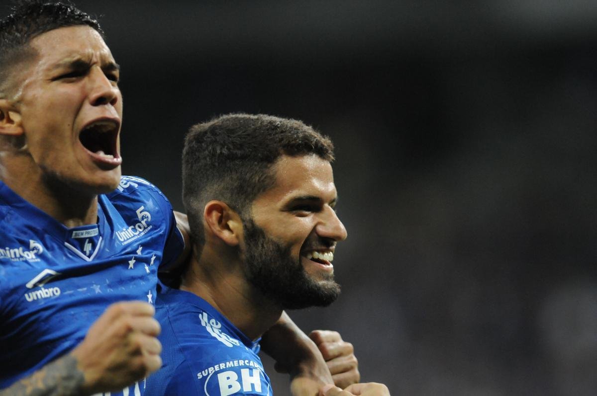 Fotos do jogos entre Cruzeiro e Deportivo Lara no Mineiro