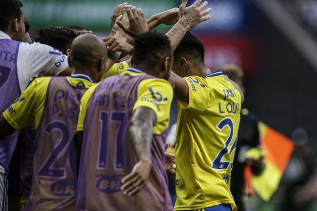 Fotos da partida entre Cruzeiro e Chapecoense, pela 24 rodada da Srie B do Campeonato Brasileiro. O jogo foi realizado neste sbado (13), no estdio Man Garrincha, em Braslia.