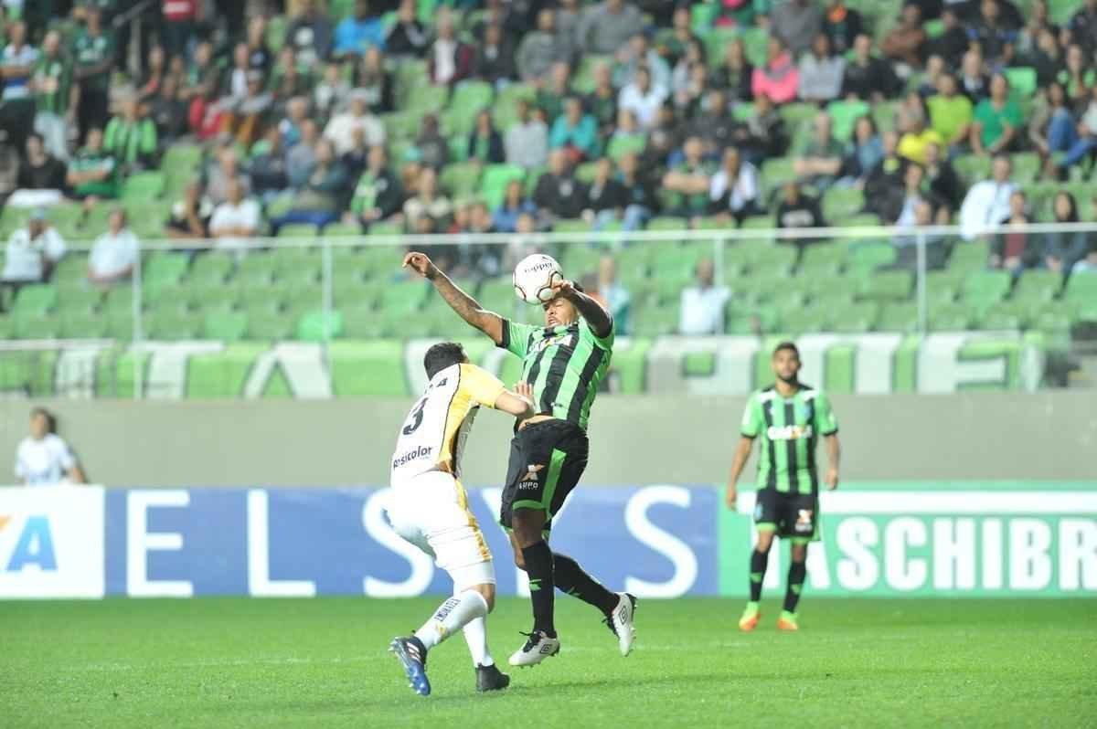 Imagens da partida entre Amrica e Cricima, no Independncia, pela Srie B do Brasileiro