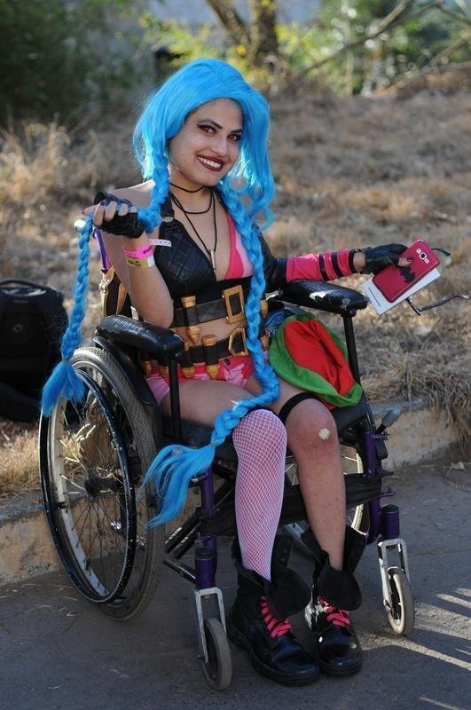 Equipes paiN Gaming e Team oNe duelam no Mineirinho para saber quem ser o vencedor do Campeonato Brasileiro de League of Legends (CBLoL), game de computador que virou febre no mundo inteiro. Durante o evento, cosplayers so uma das atraes, que chamam a ateno dos fs.