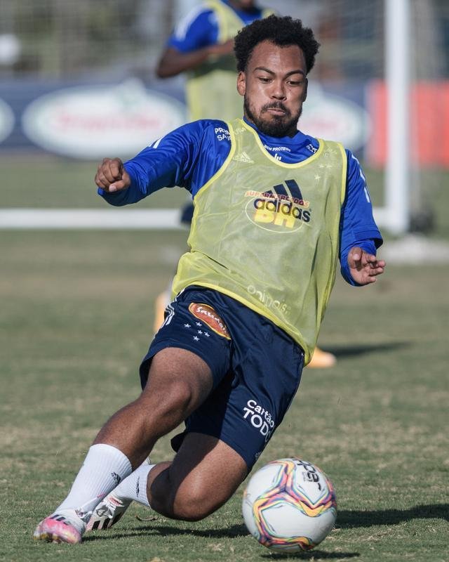 Fotos do primeiro treino do Cruzeiro, na Toca da Raposa II, sob o comando de Ney Franco. Treinador de 54 anos foi oficializado nesta quarta-feira