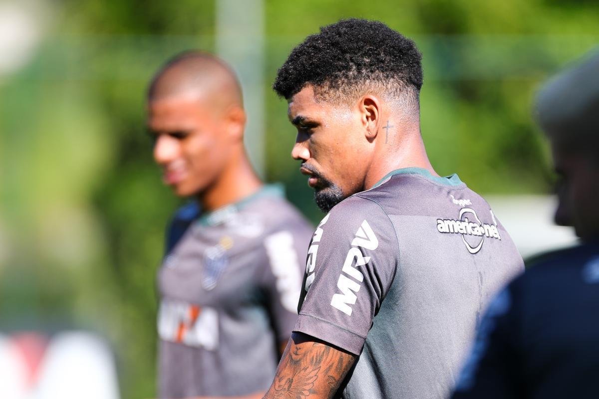 Emprestado pelo Palmeiras, jogou apenas quatro vezes com a camisa do Atltico. O polivalente jogador atuou tanto como zagueiro, quanto como lateral. Foi mal nas duas funes e despertou o dio dos torcedores e a desconfiana da comisso tcnica especialmente aps uma falha justamente contra o alviverde paulista. Depois disso, foi pouco acionado.