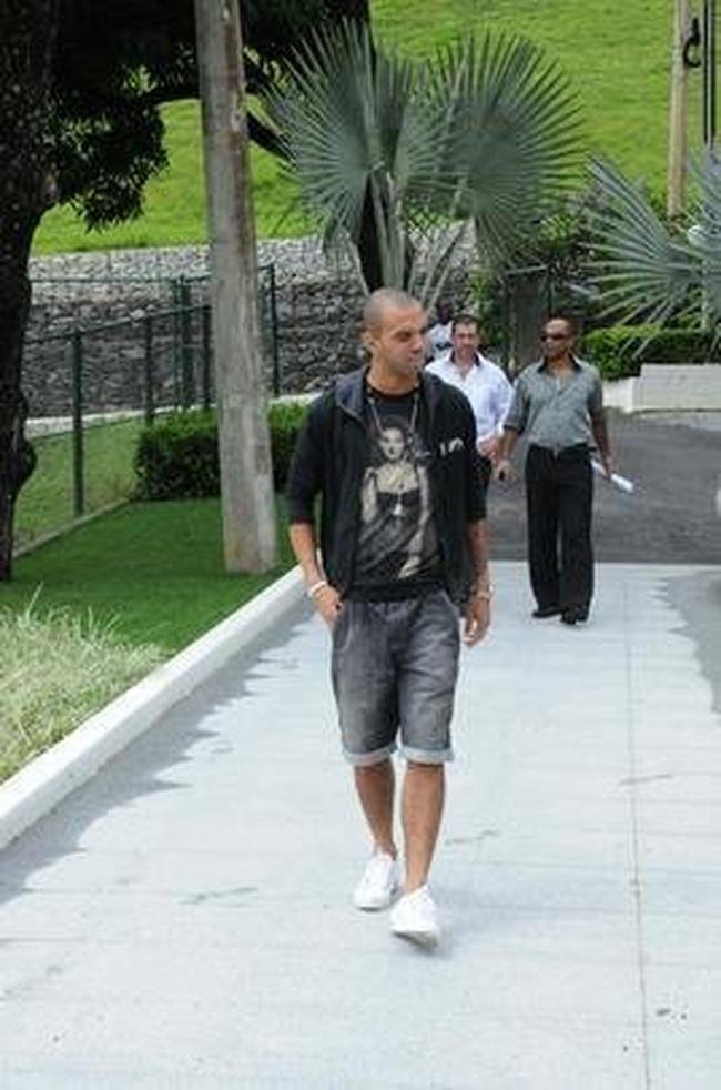 Atacante Diego Tardelli se despede dos amigos na Cidade do Galo, antes de seguir em definitivo para a Rssia, onde defender o Anzhi  por quatro temporadas