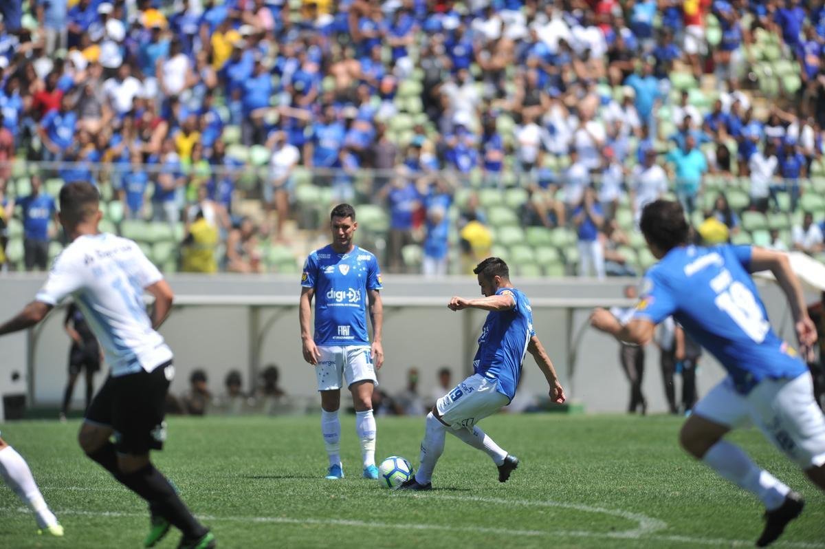 Na reta final do jogo, Grmio ampliou para 4 a 1 e jogadores como Thiago Neves e Edilson foram muito vaiados, assim como o vice-presidente de futebol Itair Machado