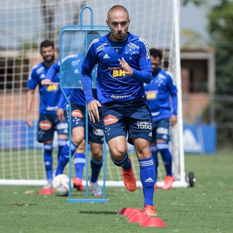 Fotos do primeiro treino de Rafael Sobis na volta ao Cruzeiro, nesta segunda