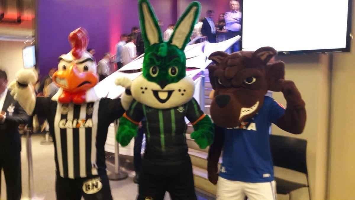 Personalidades na cerimnia do 16 Trofu Tel Santana. Os mascotes dos grandes clubes mineiros compareceram  festa.