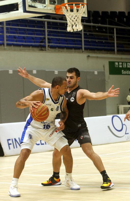 Mesmo sem contar Leandrinho, cestinha do NBB, o Minas venceu o Braslia em Belo Horizonte