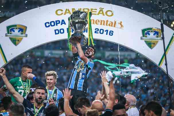 Briga na final da Copa do Brasil entre Atlético e Grêmio mancha homenagens  à Chapecoense - Superesportes