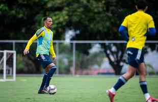Jogadores do Cruzeiro treinaram na manh deste domingo na Toca da Raposa II