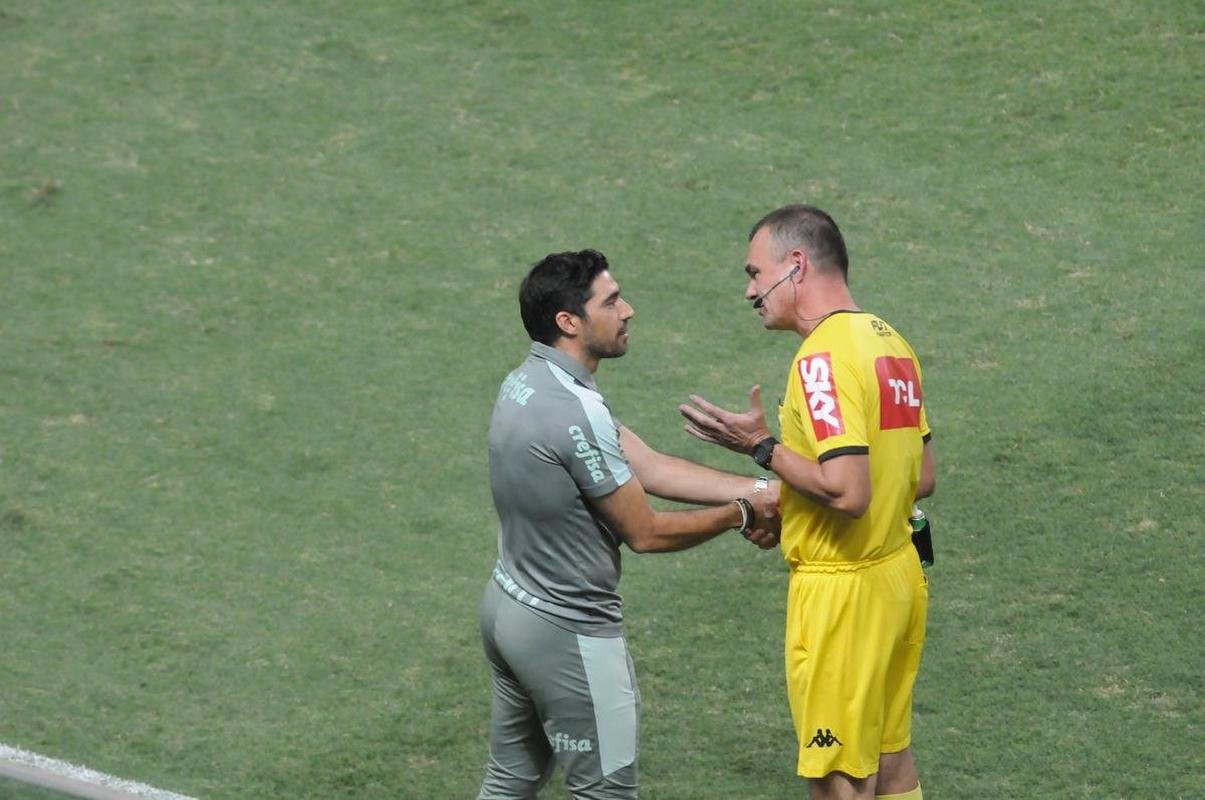 Fotos do jogo entre Amrica e Palmeiras, no Independncia, em Belo Horizonte, pela 24 rodada do Campeonato Brasileiro