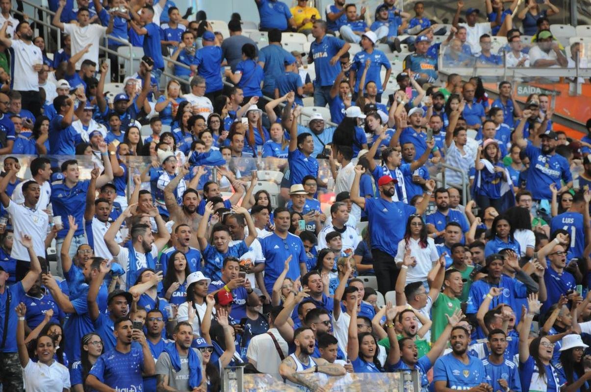 Fotos da torcida do Cruzeiro, no Mineiro, na partida contra a Ponte Preta pela 13 rodada da Srie B do Campeonato Brasileiro. Mineiro recebeu grande pblico mais uma vez