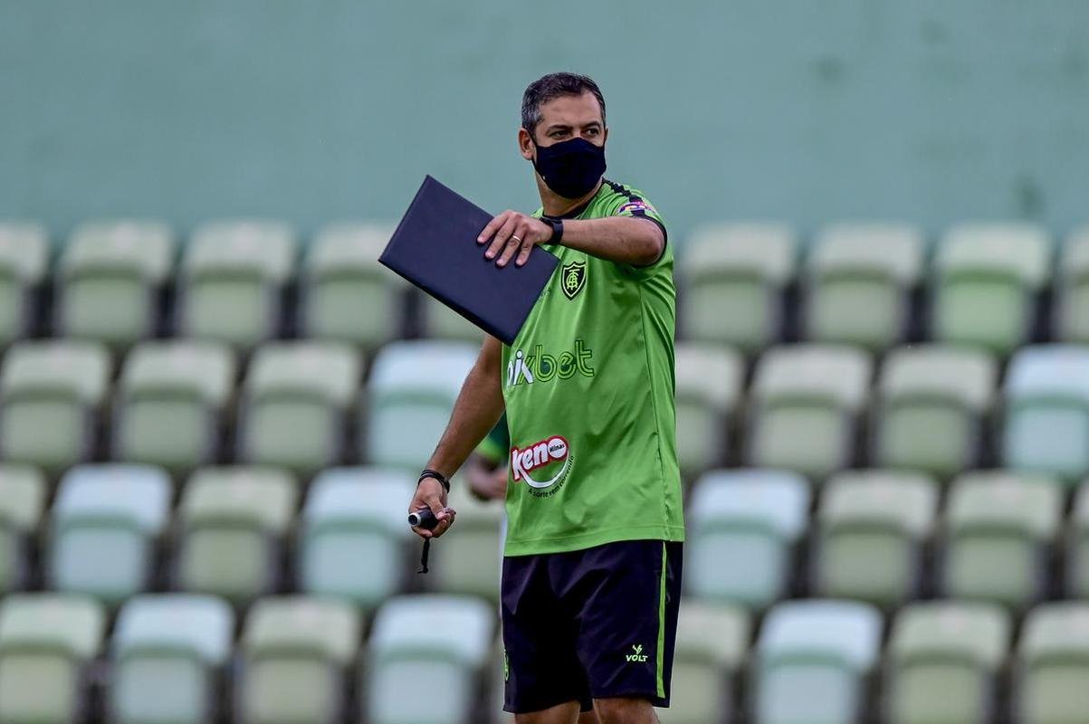 Amrica treinou nesta quinta-feira (10), no CT Lanna Drumond, visando o clssico de sbado contra o Atltico