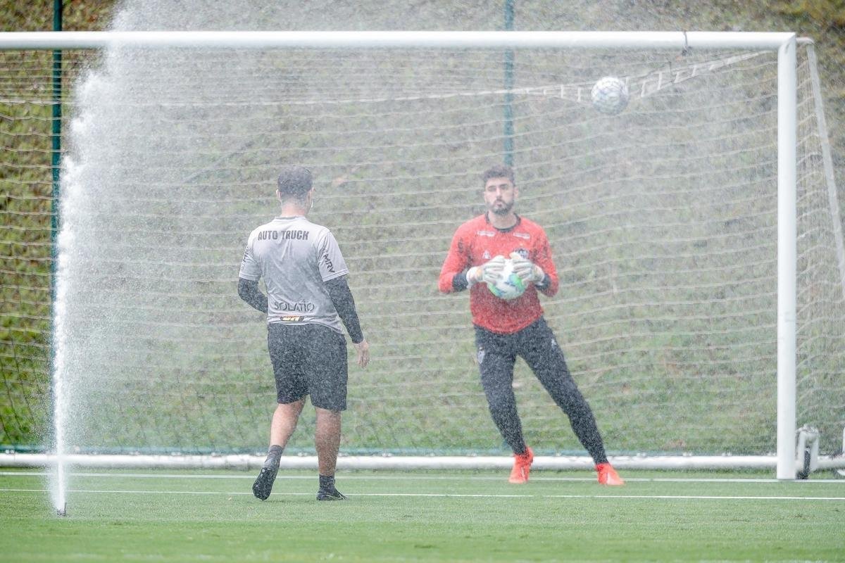 Veja fotos do treino do Atltico